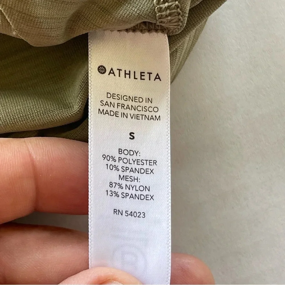 Athleta Pacifica Illume Fitted Olive Half Zip
UPF 50+ Short Sleeve Rashguard - Picture 6 of 10